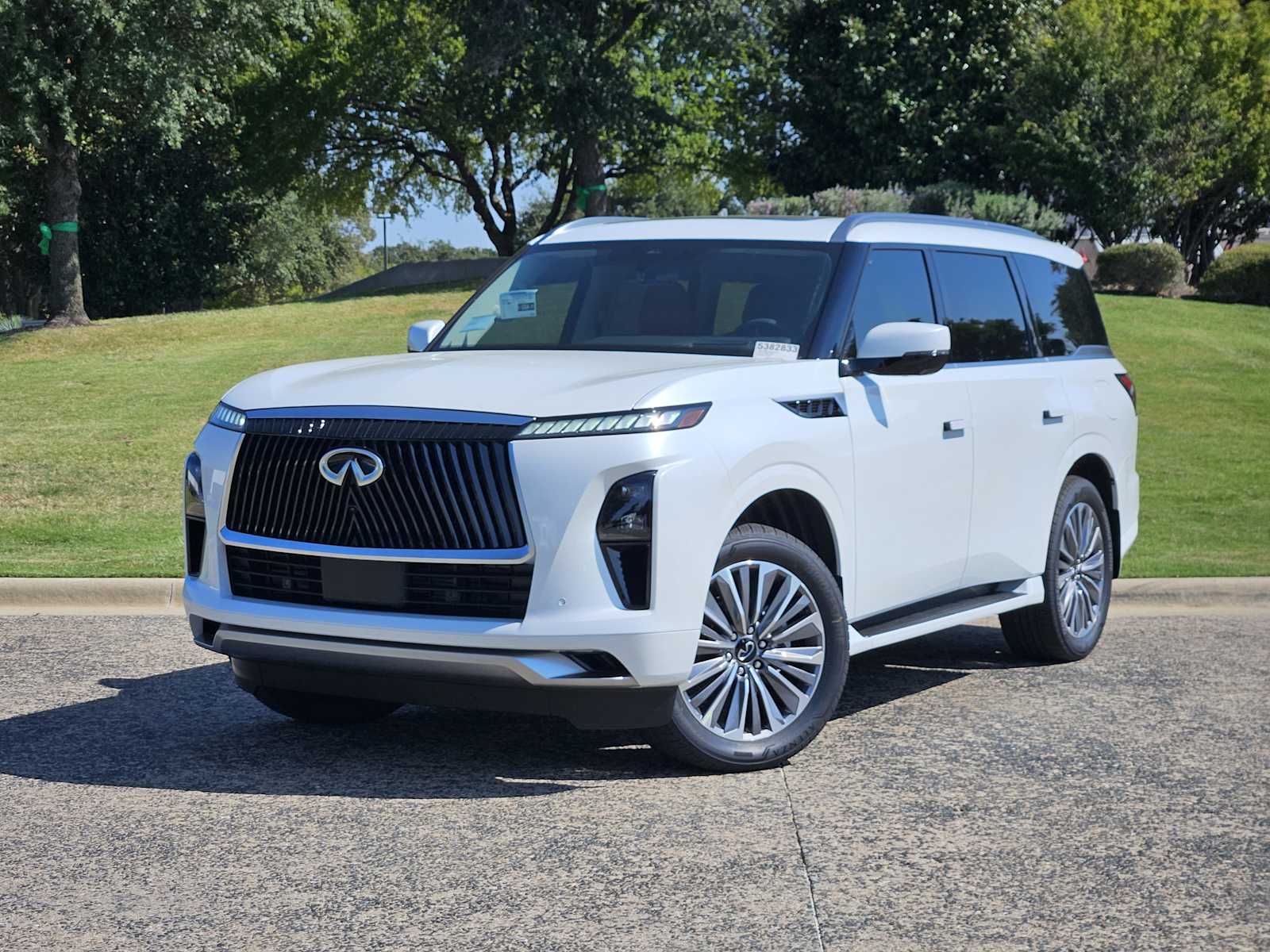 2026 INFINITI QX80 Luxe's photo