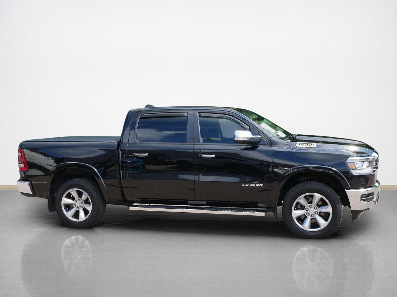 Used 2020 RAM Ram 1500 Pickup Laramie with VIN 1C6SRFJT5LN243148 for sale in Maplewood, Minnesota