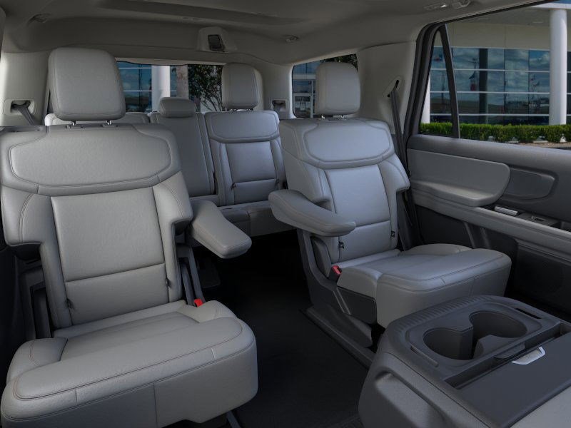 2025 Ford Expedition photo 11