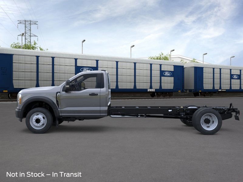 2025 Ford F-550 photo 2