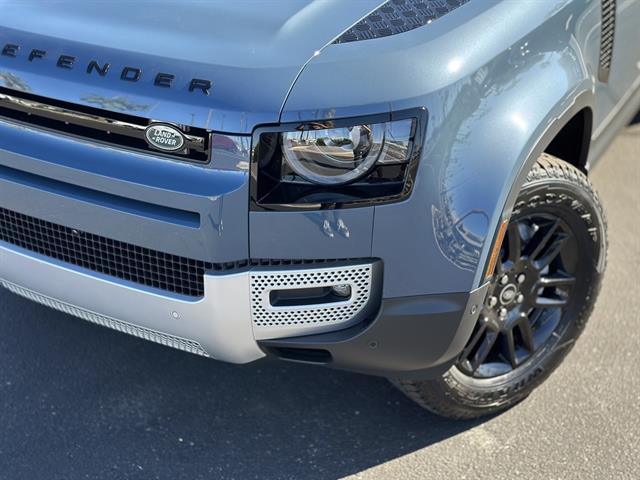 2025 Land Rover Defender 110 S photo 2