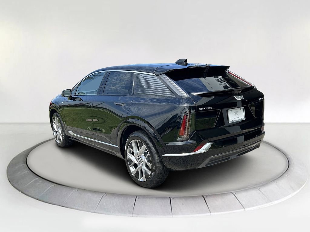 2025 Cadillac Optiq Luxury photo 2