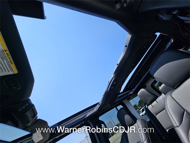 2025 Jeep Wrangler Sahara photo 16