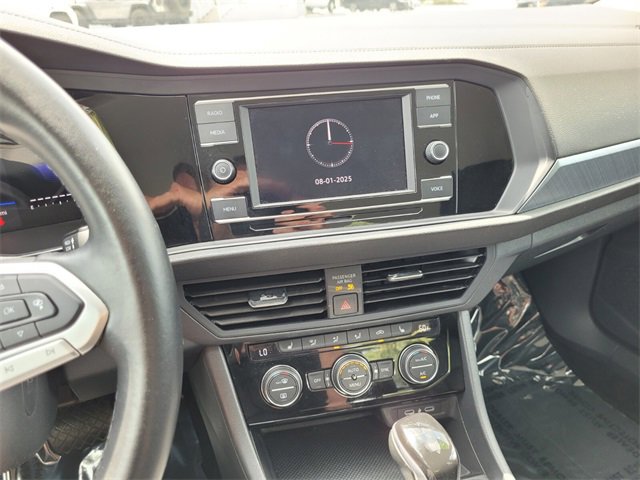2024 Volkswagen Jetta SE photo 16