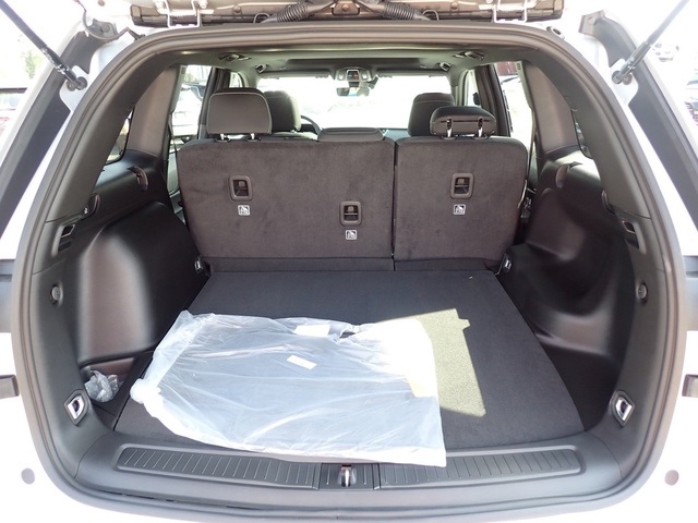 2025 Jeep Grand Cherokee Laredo X photo 4