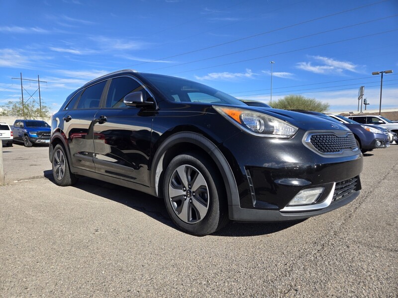 2017 Kia Niro EX photo 2