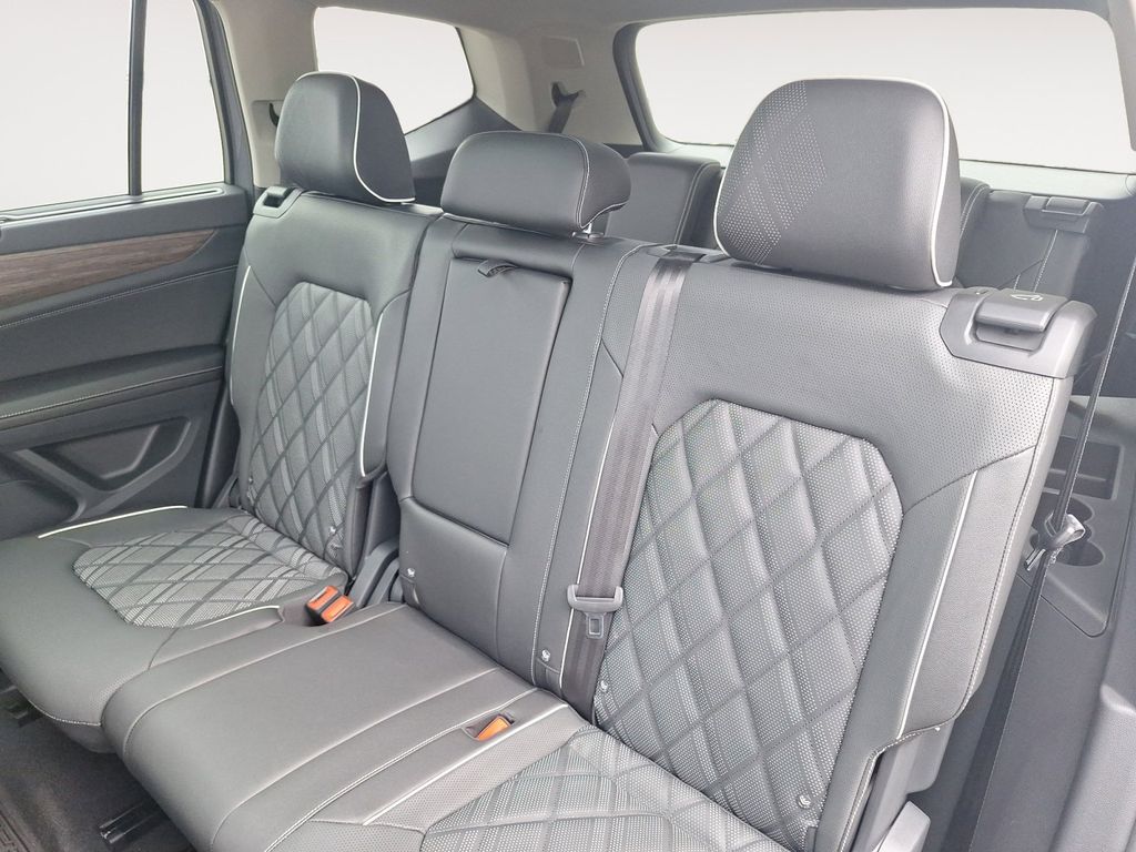 2025 Volkswagen Atlas SEL Premium R-Line photo 12
