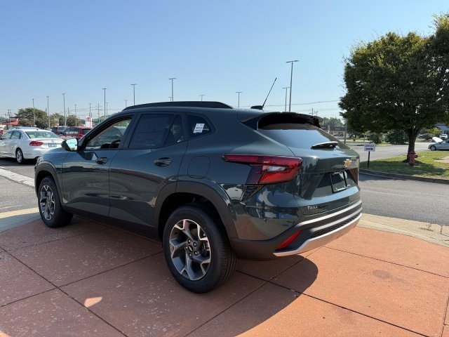 2025 Chevrolet Trax LT photo 3