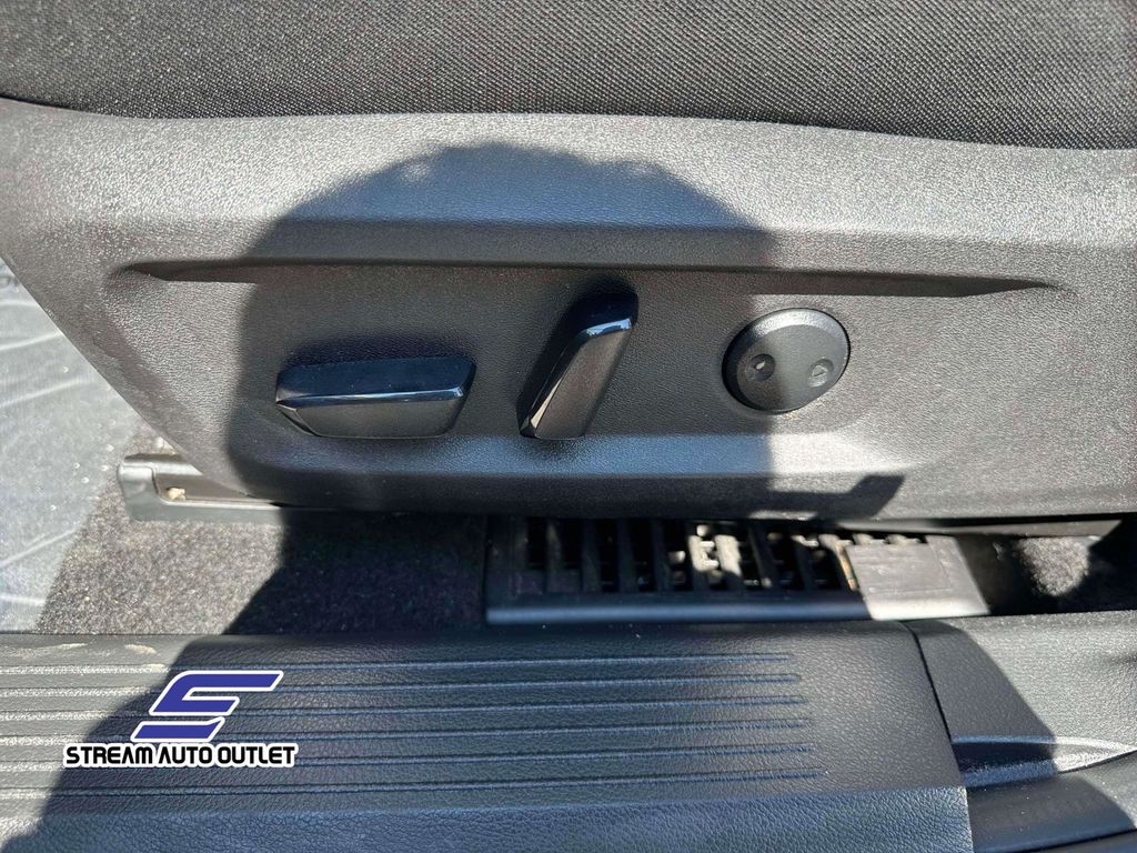2024 Nissan Rogue SV photo 15