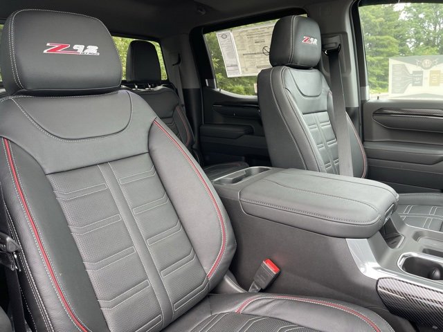 2025 Chevrolet Silverado 1500 RST photo 14