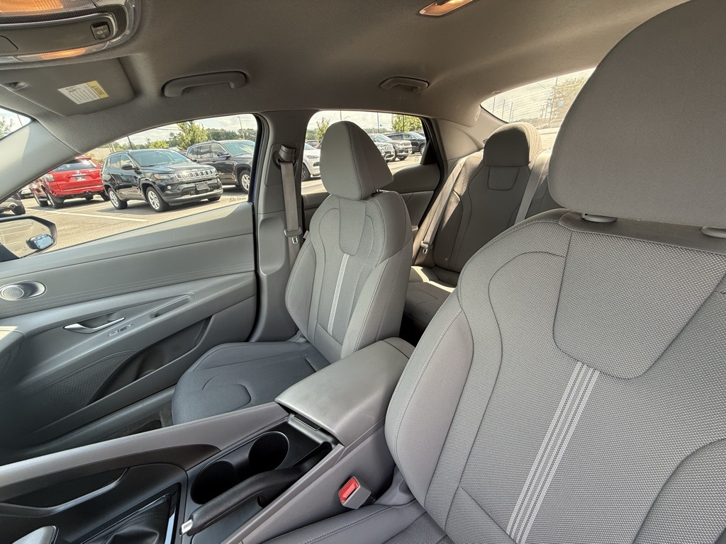 2022 Hyundai Elantra SE photo 12