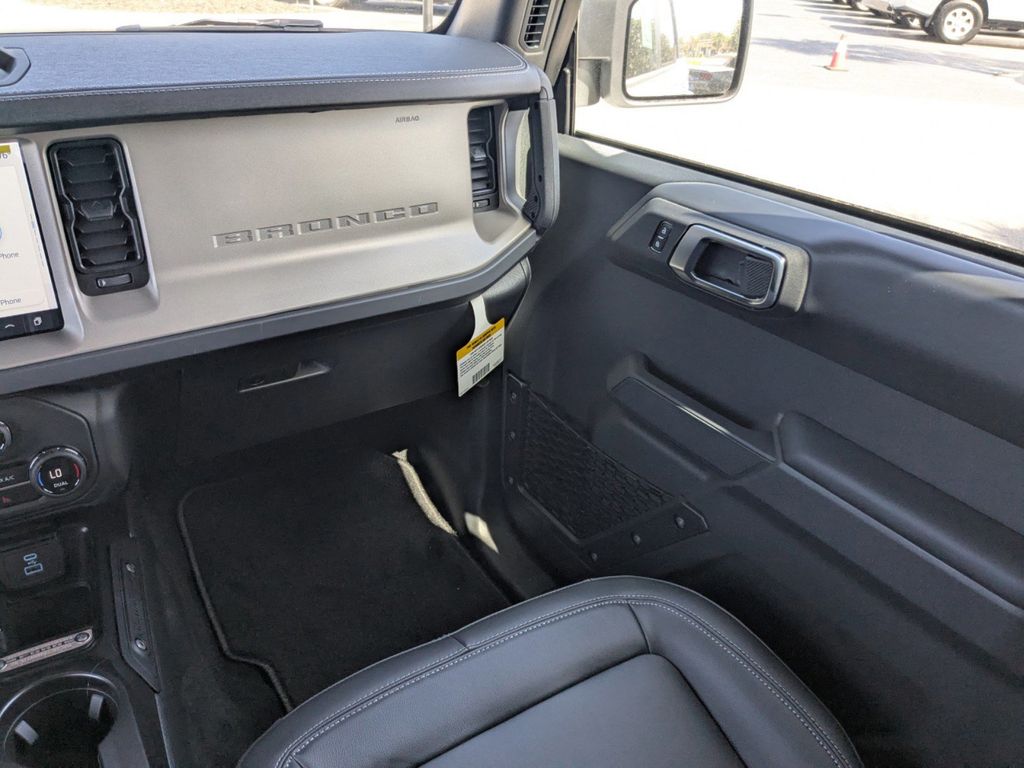 2025 Ford Bronco Outer Banks photo 17