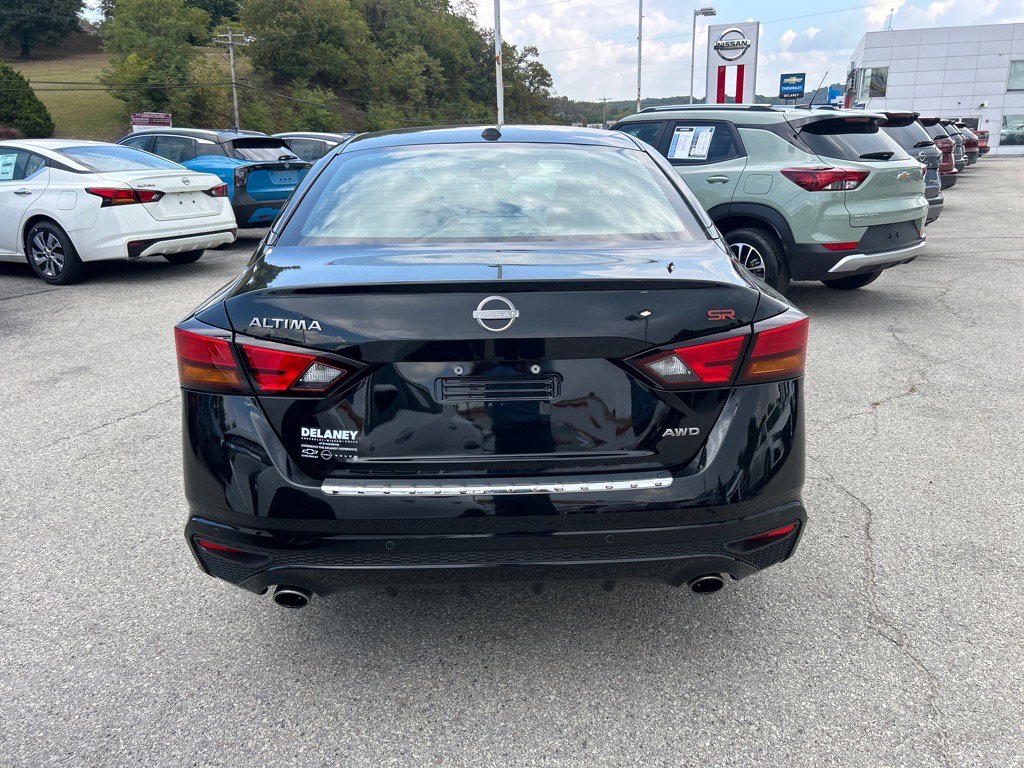 2023 Nissan Altima 2.5 SR photo 4