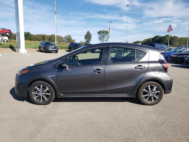 2018 Toyota Prius C Two photo 9