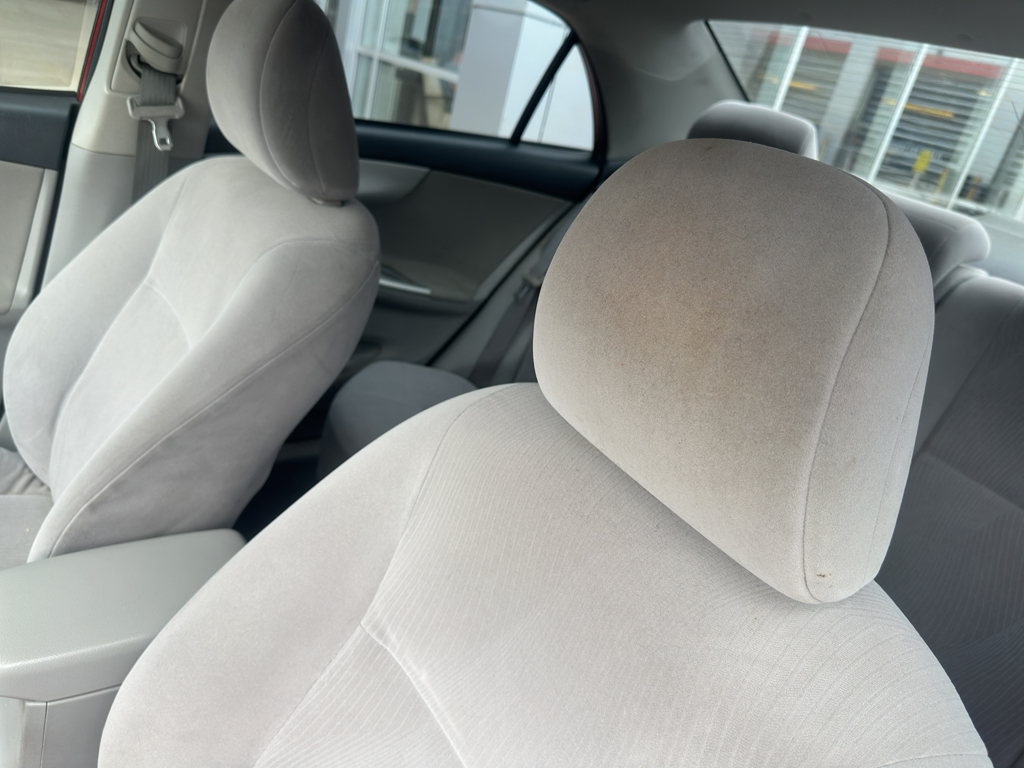 2011 Toyota Corolla LE photo 6