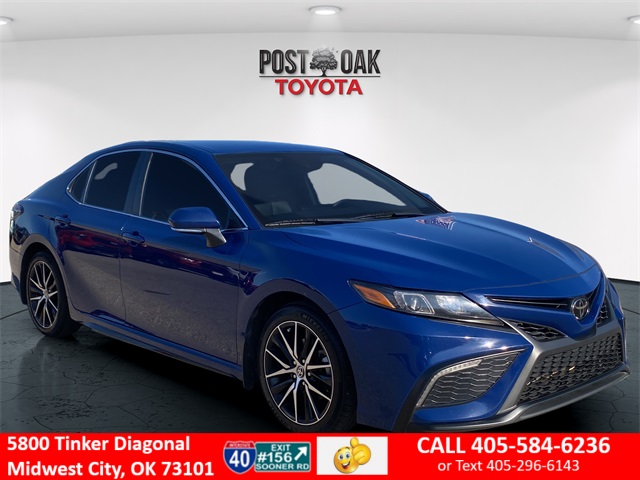 2024 Toyota Camry SE's photo