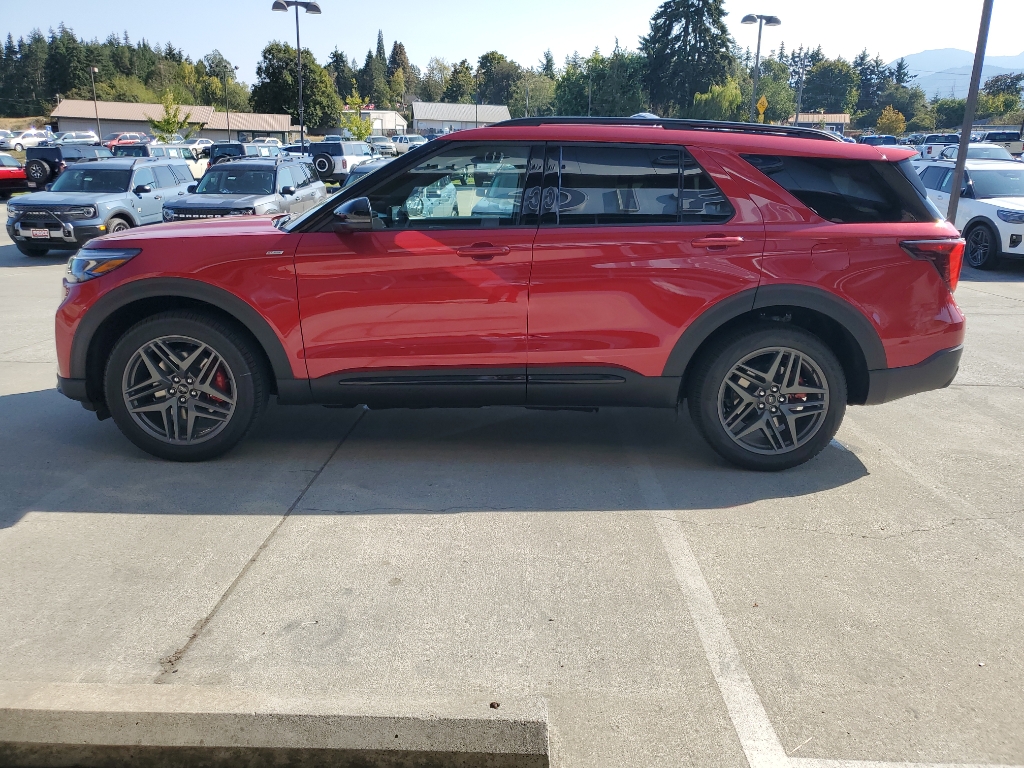 2025 Ford Explorer ST-Line photo 6