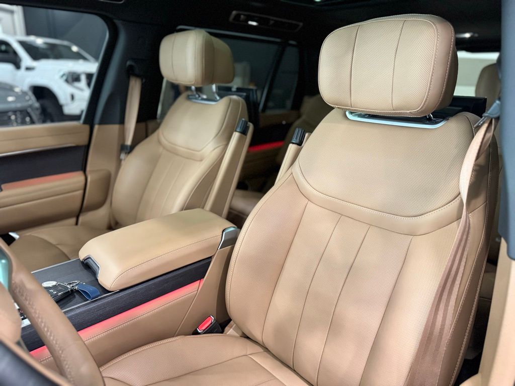 2025 Land Rover Range Rover Autobiography photo 2