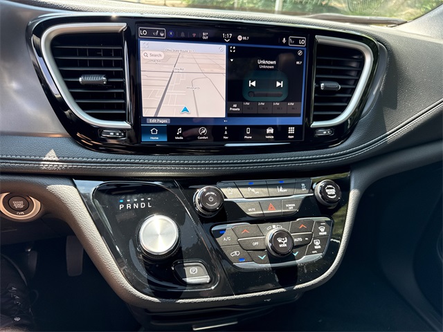 2026 Chrysler Pacifica photo 17