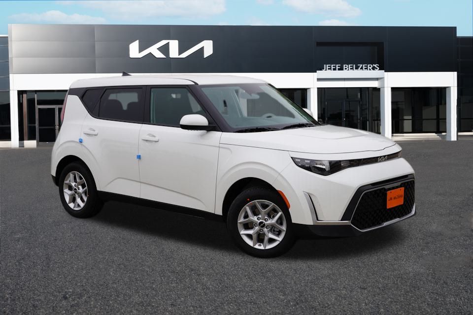 2025 Kia Soul LX's photo