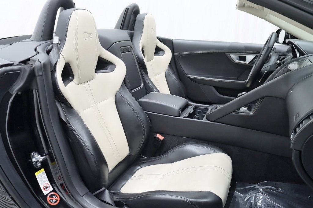2016 Jaguar F-TYPE R photo 24