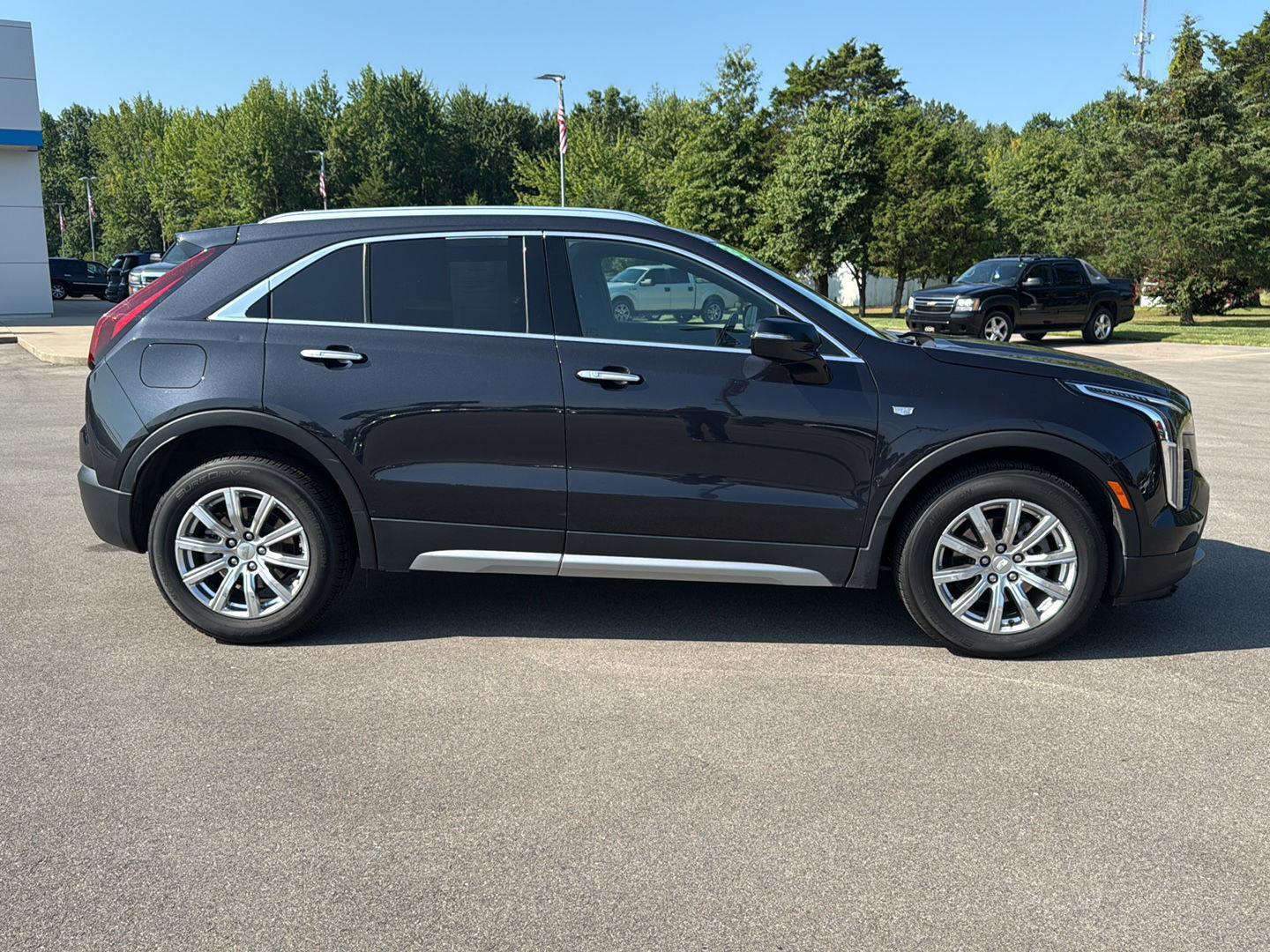 2023 Cadillac XT4 Premium Luxury photo 2