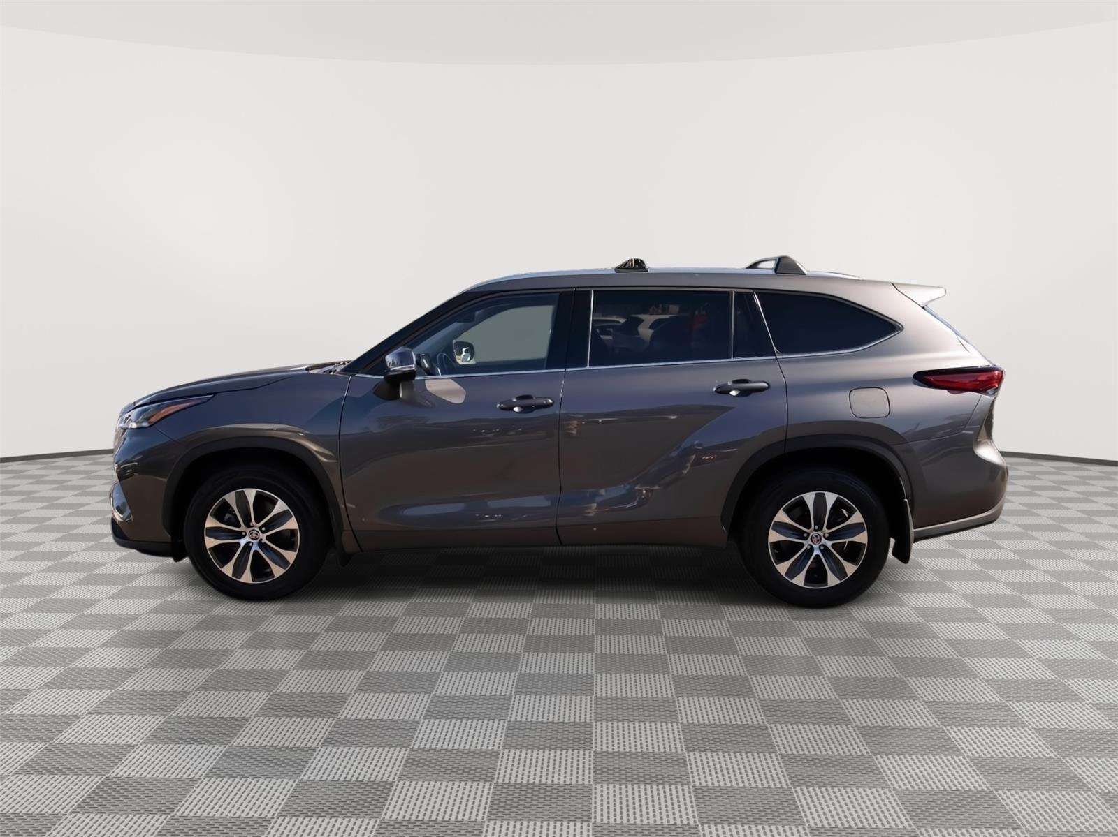 2021 Toyota Highlander XLE photo 18