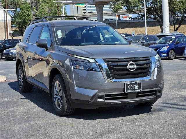 2025 Nissan Pathfinder SV photo 2