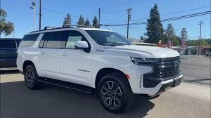 2023 Chevrolet Suburban Premier's photo