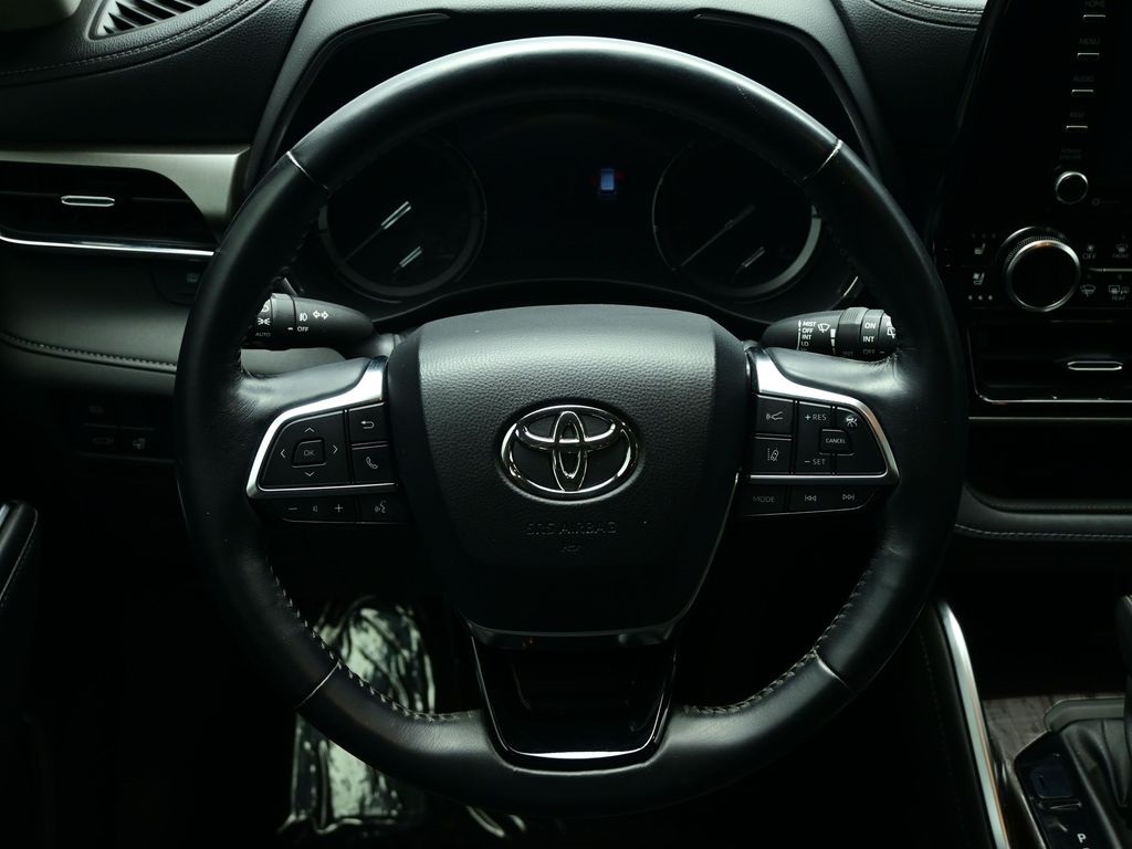 2021 Toyota Highlander Limited photo 3