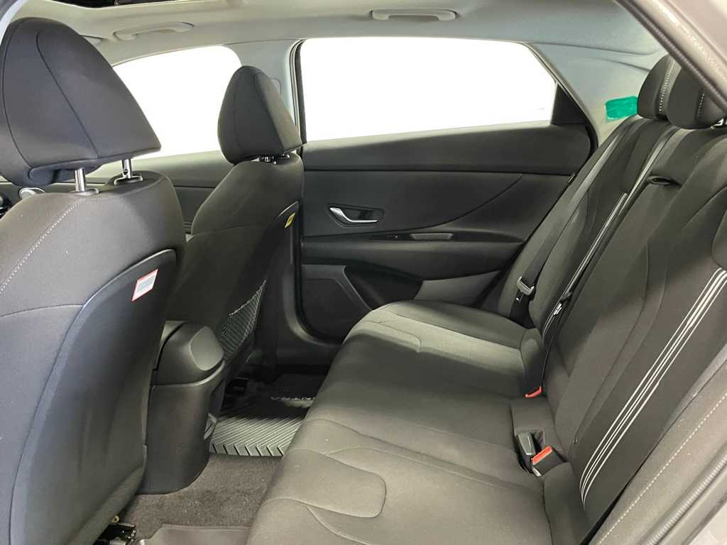2024 Hyundai Elantra SEL Convenience photo 20
