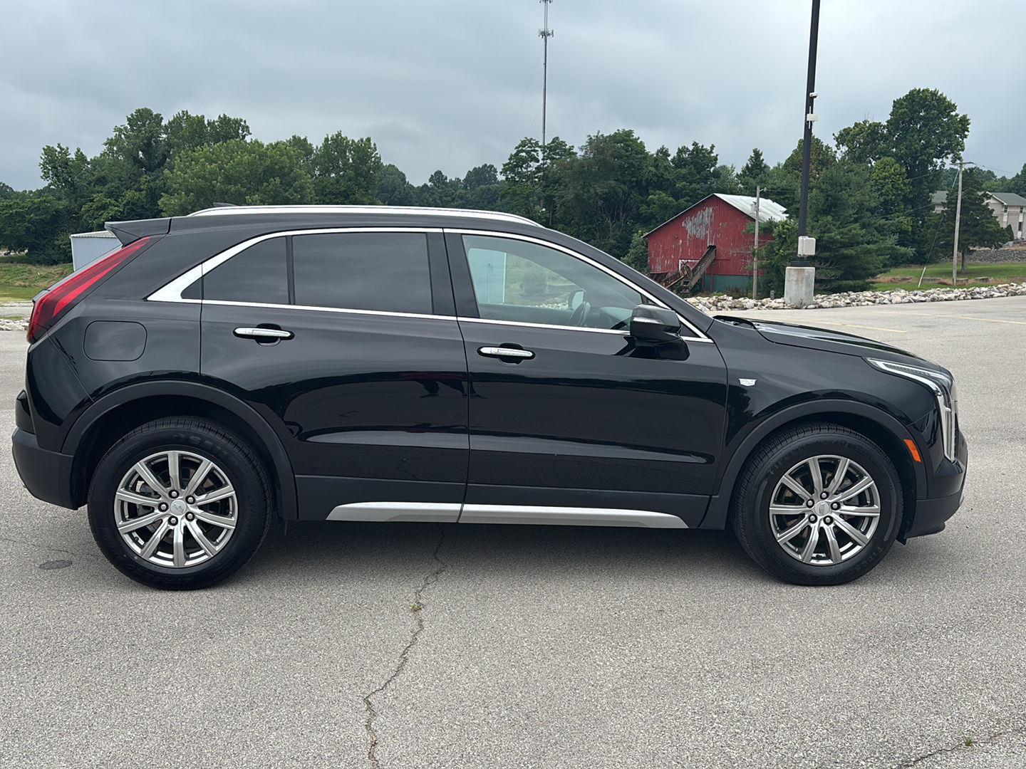 2022 Cadillac XT4 Premium Luxury photo 3