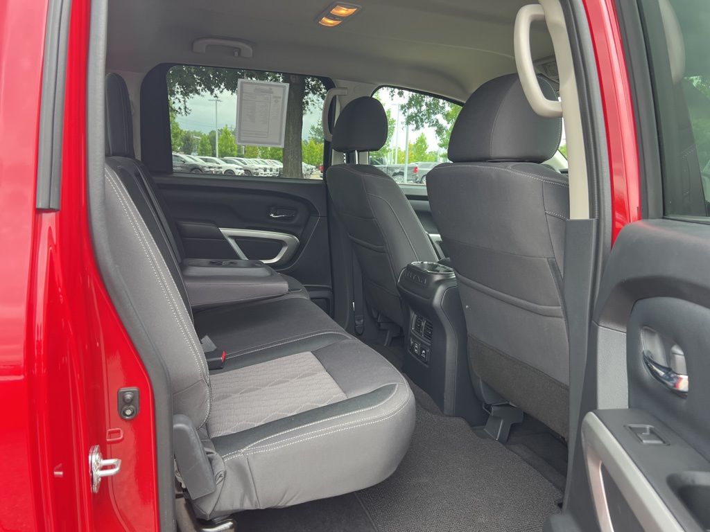 2024 Nissan Titan SV photo 17