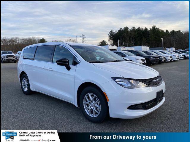 2026 Chrysler Voyager LX's photo