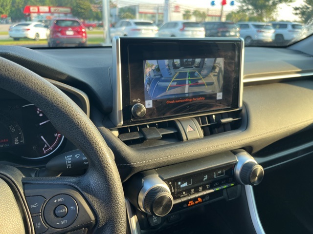 2023 Toyota RAV4 LE photo 23