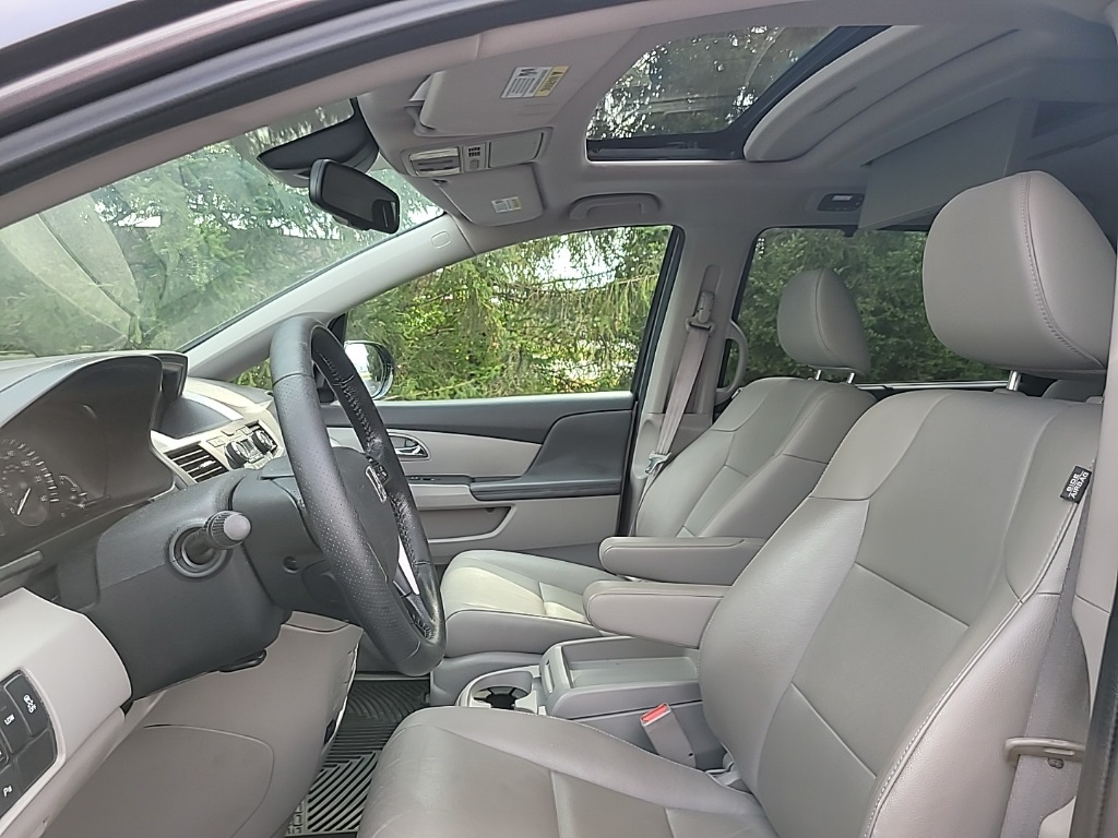 2015 Honda Odyssey Touring Elite photo 7