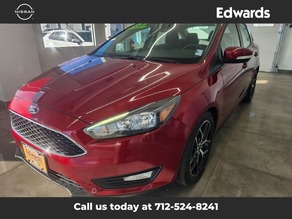 2017 Ford Focus SEL photo 4