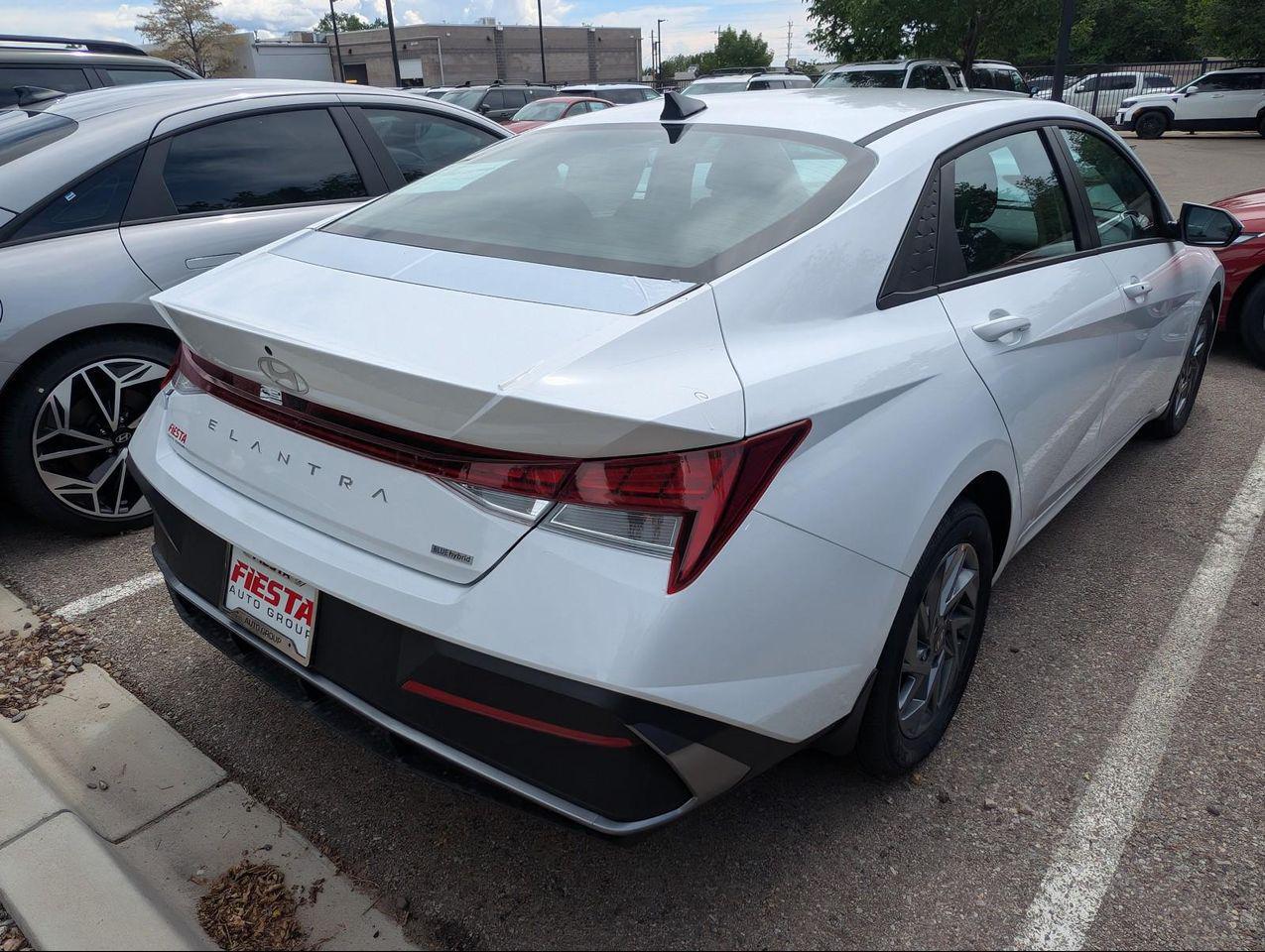 2025 Hyundai Elantra Hybrid Blue photo 5