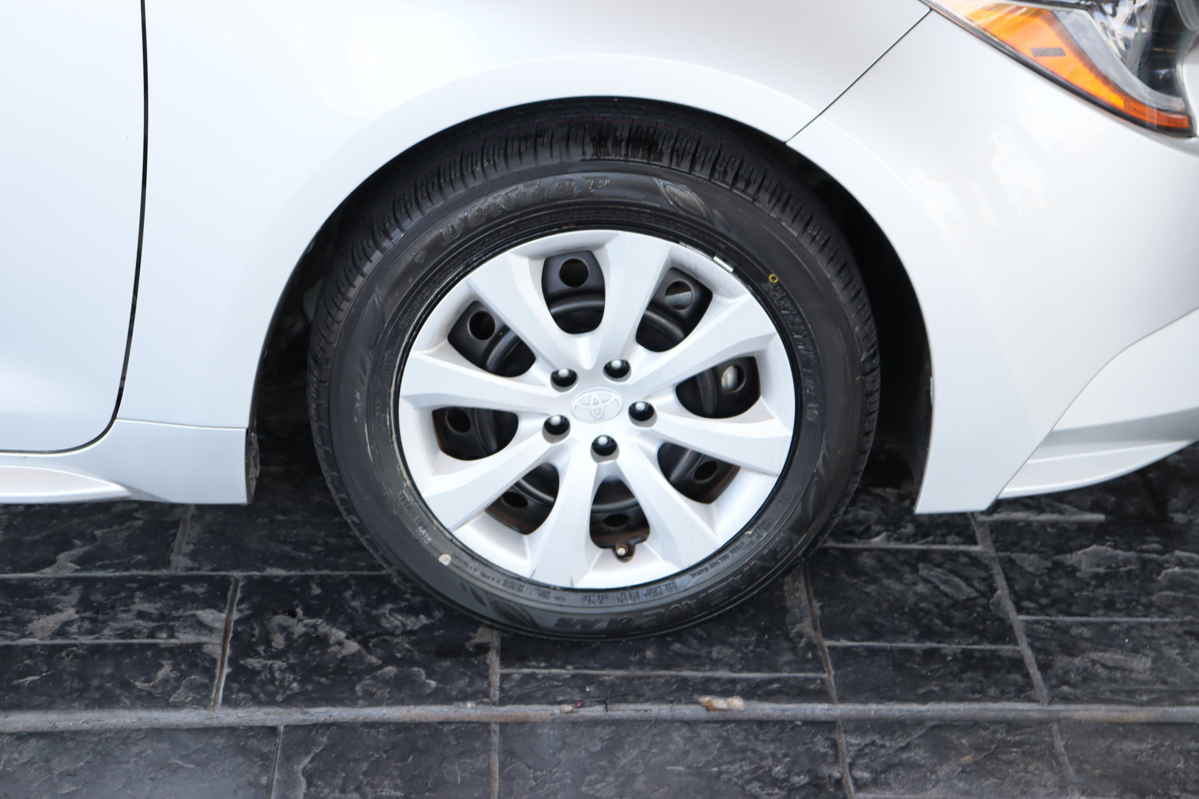 2023 Toyota Corolla LE photo 13