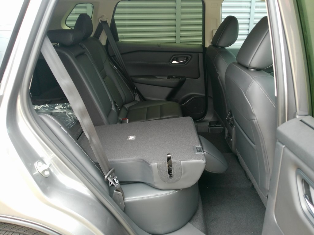 2025 Nissan Rogue SL photo 16