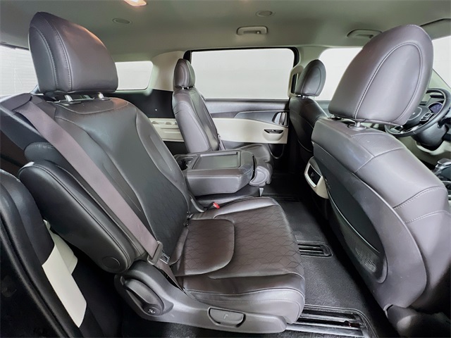 2024 Kia Carnival LX photo 35