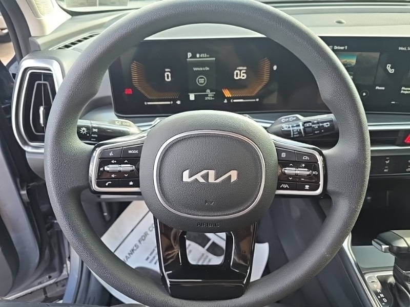 2025 Kia Sorento LX photo 10