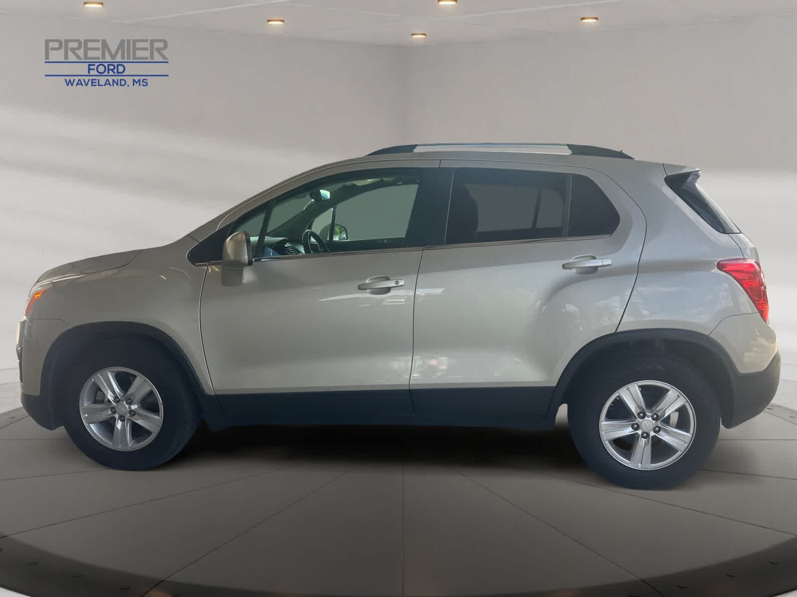 2016 Chevrolet Trax LT photo 2