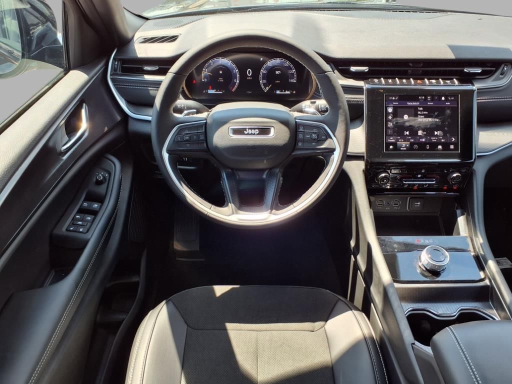 2025 Jeep Grand Cherokee Altitude X photo 4