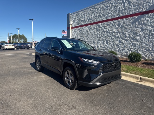 2024 Toyota RAV4 XLE's photo