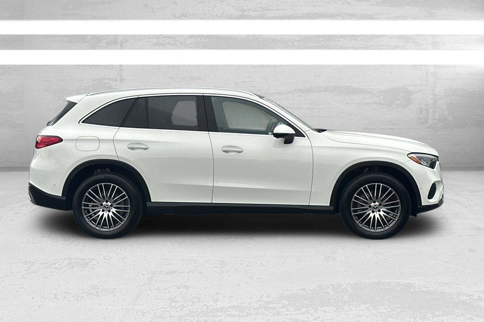 2025 Mercedes Benz GLC 300 4MATIC photo 2
