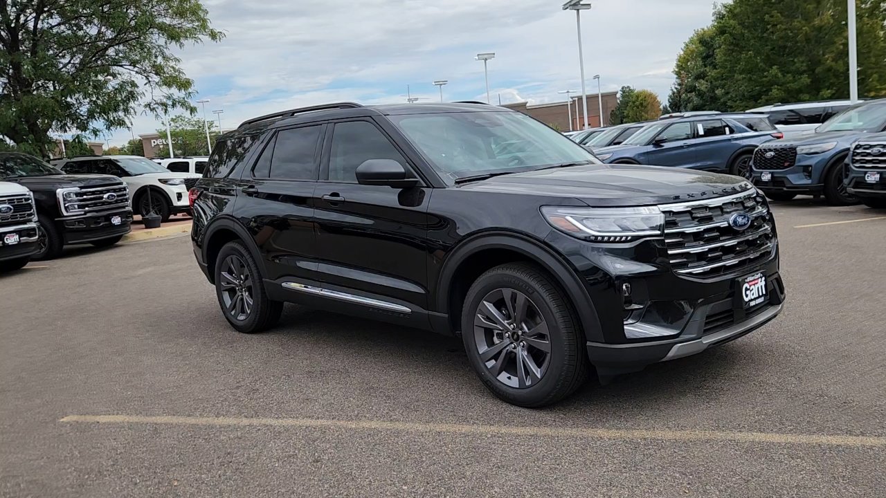 2025 Ford Explorer photo 4