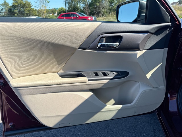 2015 Honda Accord LX photo 14