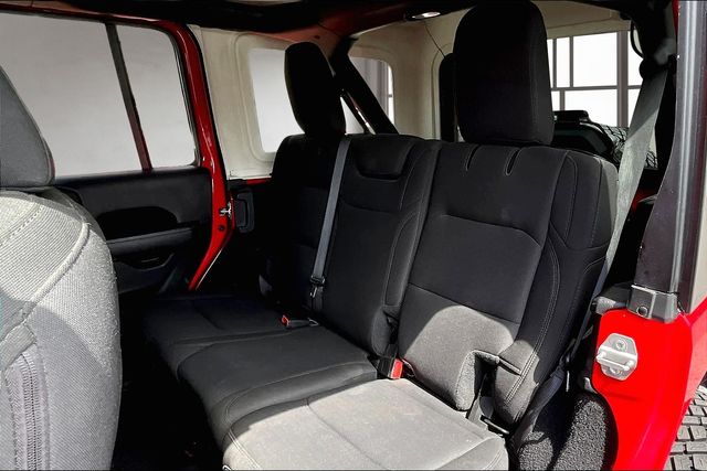 2020 Jeep Wrangler Unlimited Sahara photo 27