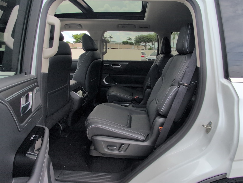 2026 Infiniti QX80 Luxe photo 7